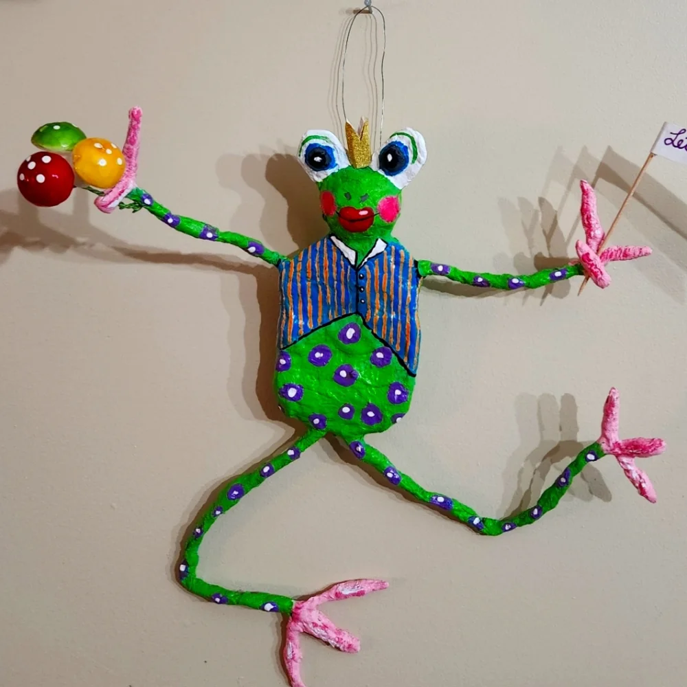 New handmade spun cotton frog figure. - Picture 1 of 3